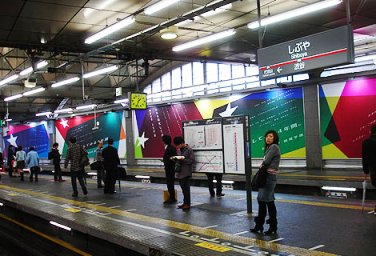 10 reklamních triků v Tokijských stanicích metra